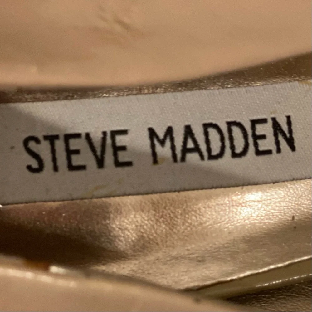 Steve Madden Patent Leather Nude Tan Studded Platform Studded Shoes Heels 9.5